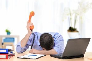 salarié démotivé au travail. salarié en burnout. salarié en boreout